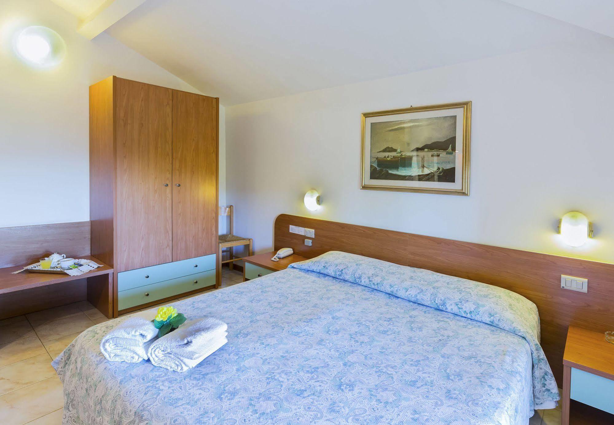 Hotel Darsena Пассіньяно-суль-Тразімено Екстер'єр фото