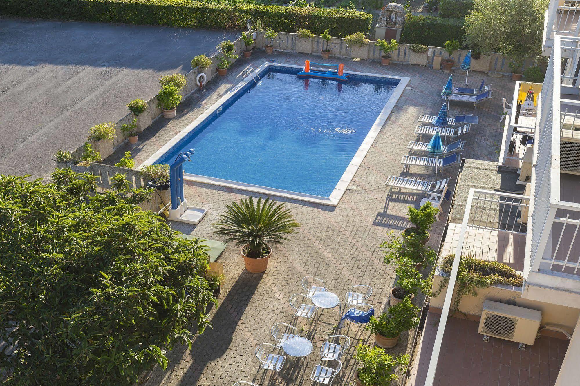 Hotel Darsena Пассіньяно-суль-Тразімено Екстер'єр фото